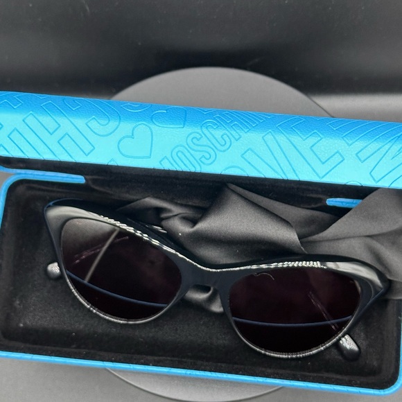 NWOT Moschino Black Sunglasses retail $148 - Picture 2 of 11